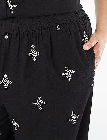 Pantalon large 3/4 brodé