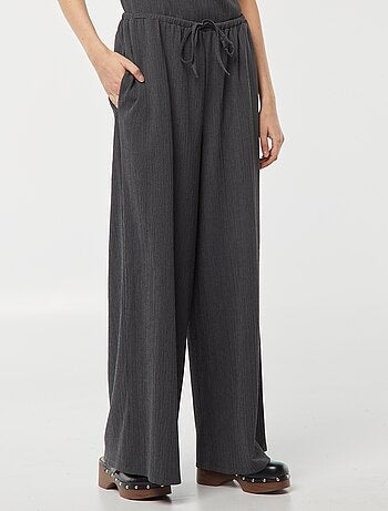 Pantalon large en maille plissée