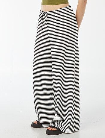 Pantalon large en maille rayée