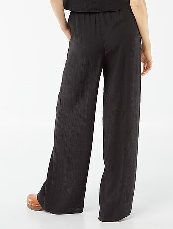 Pantalon large en matière crêpée avec 2 poches