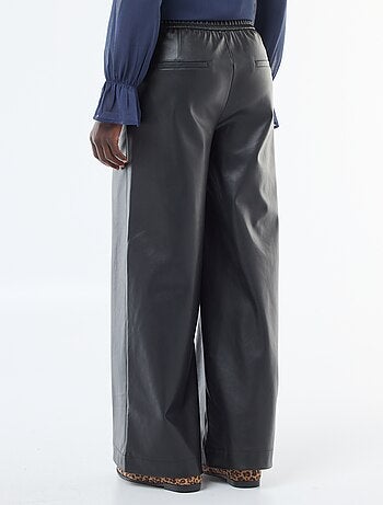 Pantalon large en simili lisse
