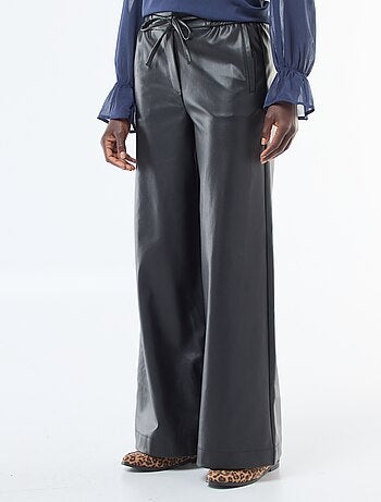 Pantalon large en simili lisse