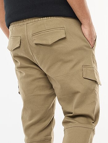 Pantalon multipoches uni avec ceinture élastiquée
