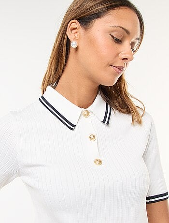 Polo en maille côtelée avec col à boutons dorés