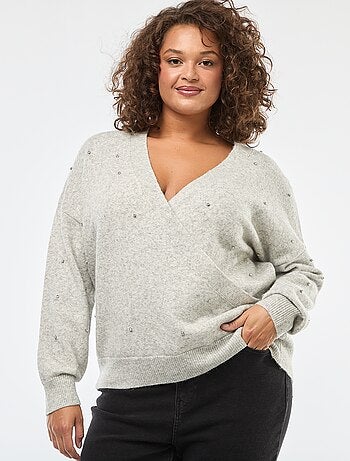 Pull avec col cache-cœur et strass fantaisies