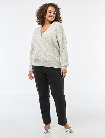 Pull avec col cache-cœur et strass fantaisies