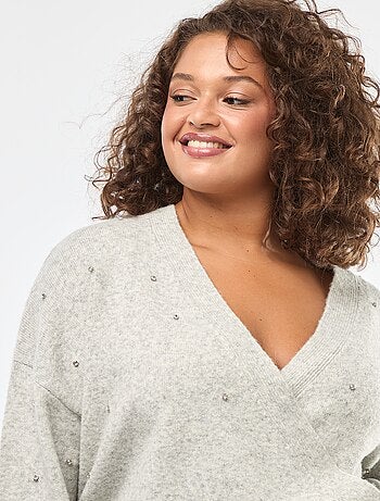 Pull avec col cache-cœur et strass fantaisies
