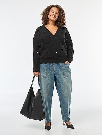 Pull avec col cache-cœur et strass fantaisies
