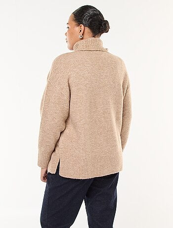 Pull chaud col roulé avec fentes à la base