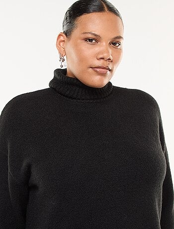 Pull chaud col roulé avec fentes à la base