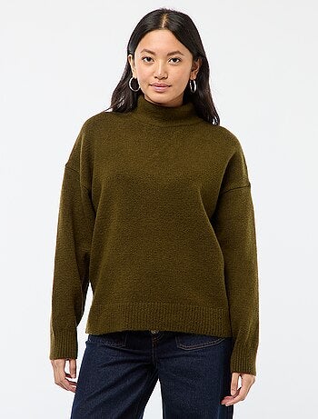 Pull doux avec fente bijou au dos