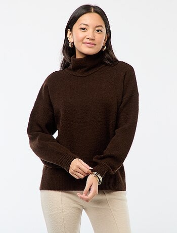 Pull doux avec fente bijou au dos