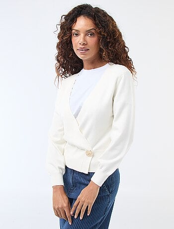 Pull effet gilet cache-coeur avec bouton doré