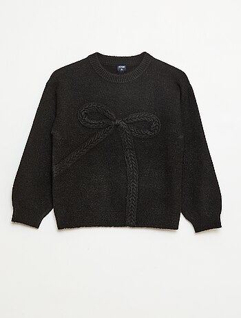 Pull en maille avec nœud en maille torsade devant