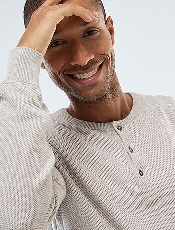 Pull en maille fantaisie à col rond boutonné