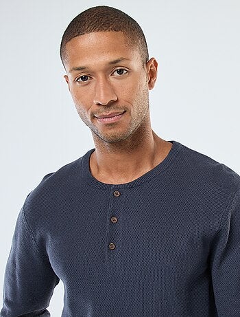 Pull en maille fantaisie à col rond boutonné