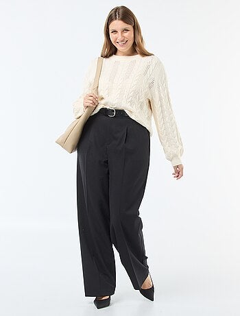 Pull en maille torsade et ajourée à col rond