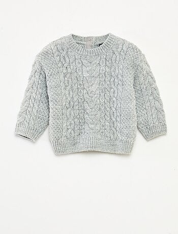 Pull en tricot torsadé