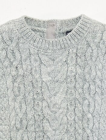 Pull en tricot torsadé