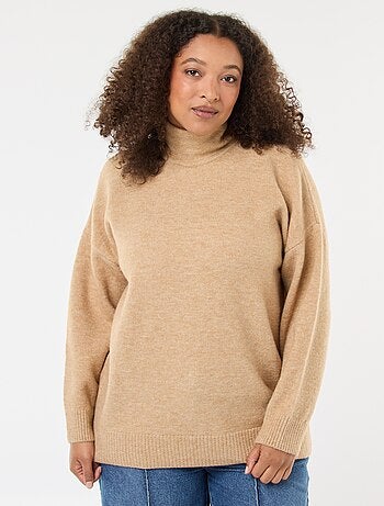 Pull montant avec fente bijou au dos