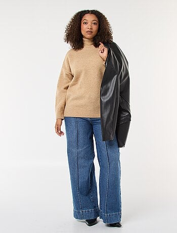 Pull montant avec fente bijou au dos