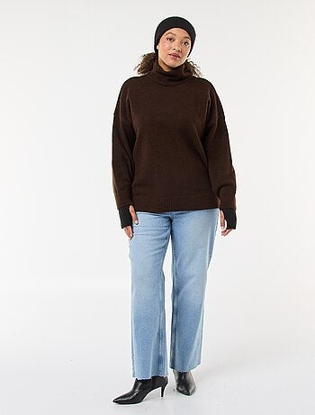 Pull montant avec fente bijou au dos