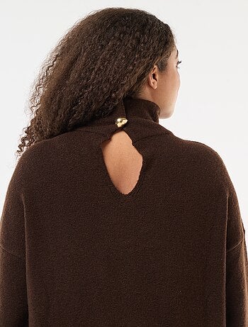 Pull montant avec fente bijou au dos