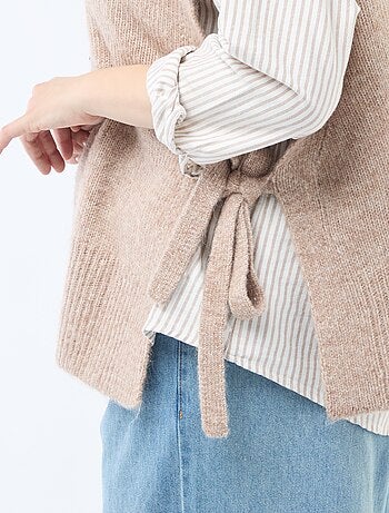 Pull sans manches à nouer sur les côtés