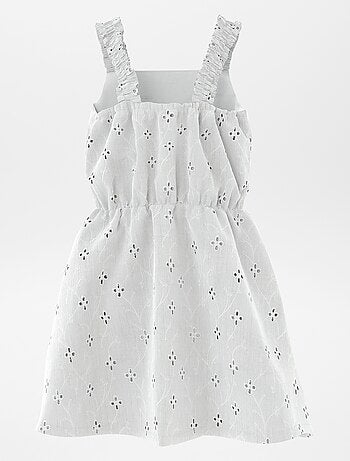 Robe à broderie anglaise