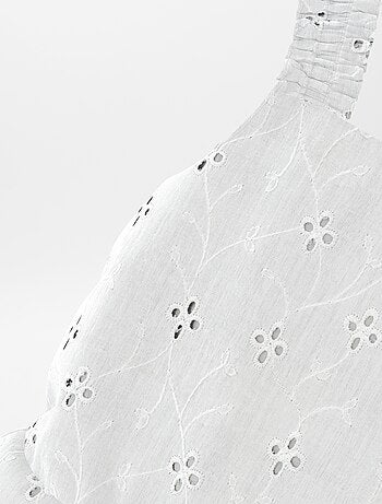 Robe à broderie anglaise