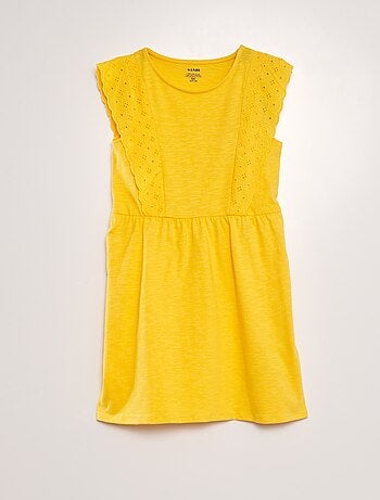 Robe avec broderies anglaises