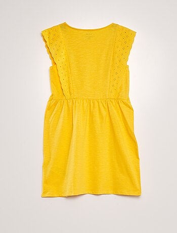 Robe avec broderies anglaises