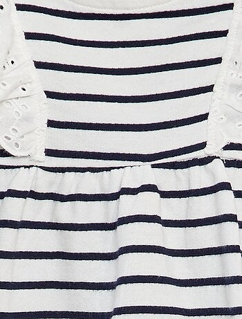Robe avec volants en broderies anglaises