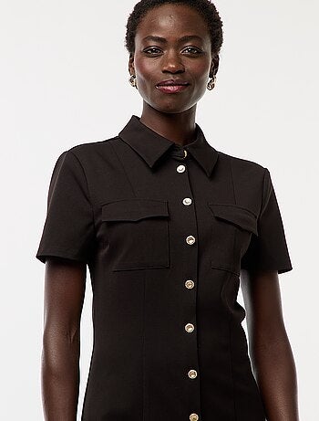 Robe chemise manches courtes avec ouverture boutonnée dorée