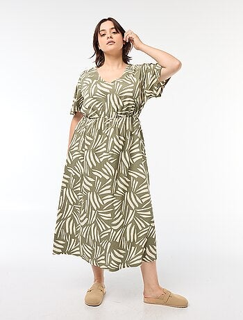 Robe coupe longue à motif et col V