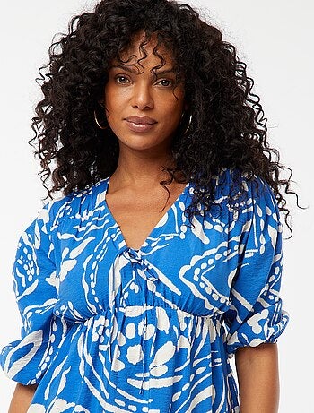 Robe courte à manches 3/4 et à motif