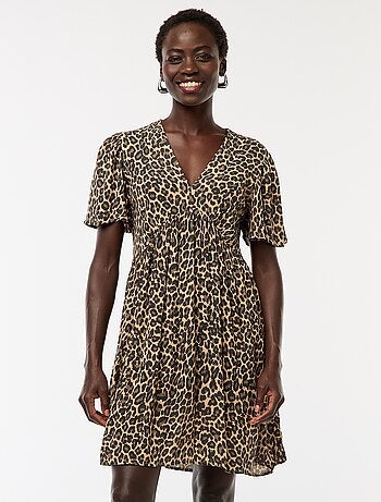 Robe courte à manches courtes avec base volantée