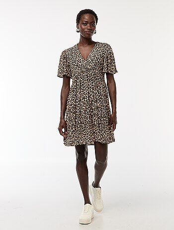 Robe courte à manches courtes avec base volantée