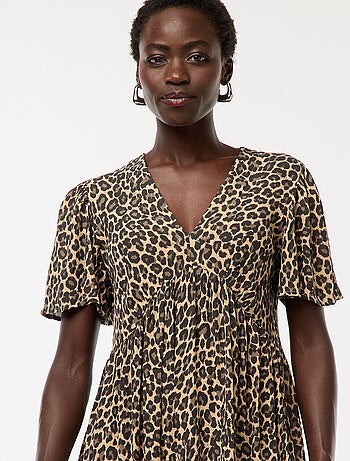 Robe courte à manches courtes avec base volantée