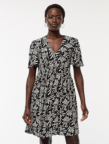 Robe courte à manches courtes avec base volantée
