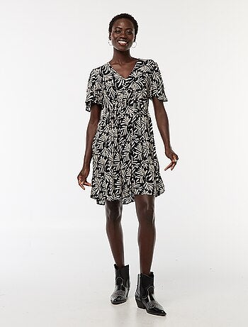 Robe courte à manches courtes avec base volantée