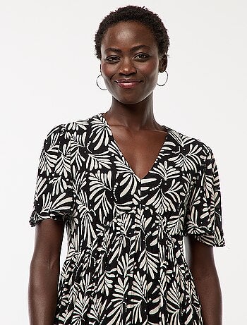 Robe courte à manches courtes avec base volantée