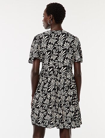 Robe courte à manches courtes avec base volantée