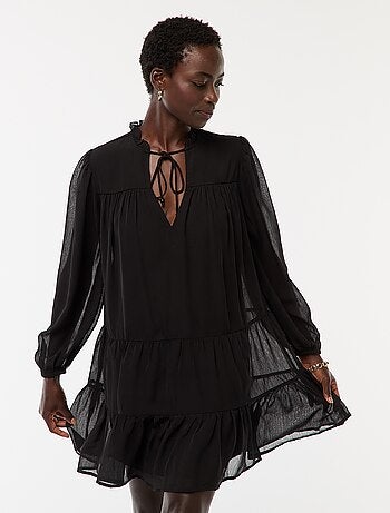 Robe courte à manches longues avec base et col volantés