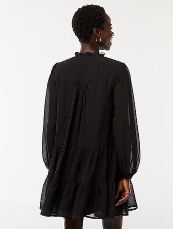 Robe courte à manches longues avec base et col volantés
