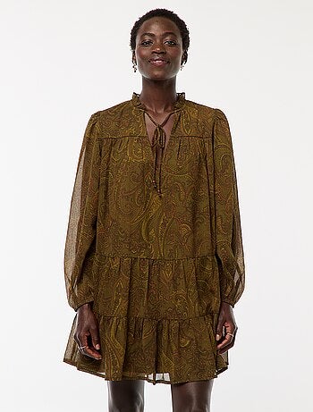Robe courte à manches longues avec base et col volantés