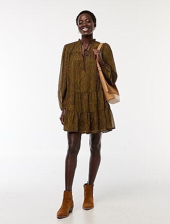 Robe courte à manches longues avec base et col volantés