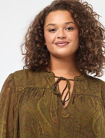 Robe courte à motif à manches longues