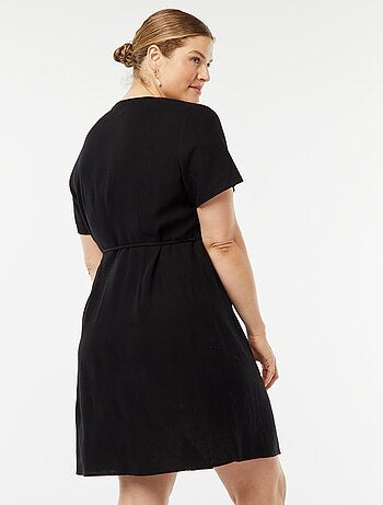 Robe courte coupe portefeuille à nouer à la taille