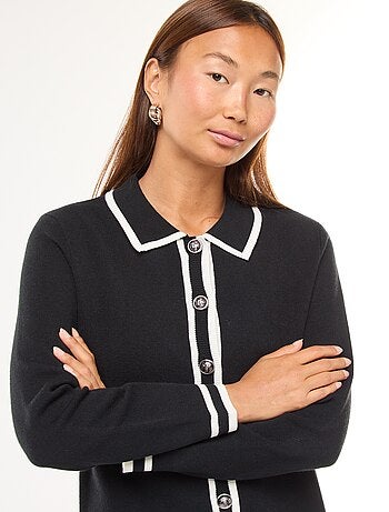 Robe courte en maille avec ouverture boutonnée